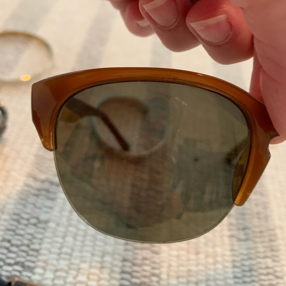 Fun accessories bundle! 💛🤩 - Picture 6 of 6